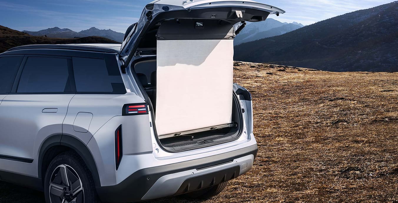 bagaglia-aperto-e-proiettore-jaecoo-7-shs-p