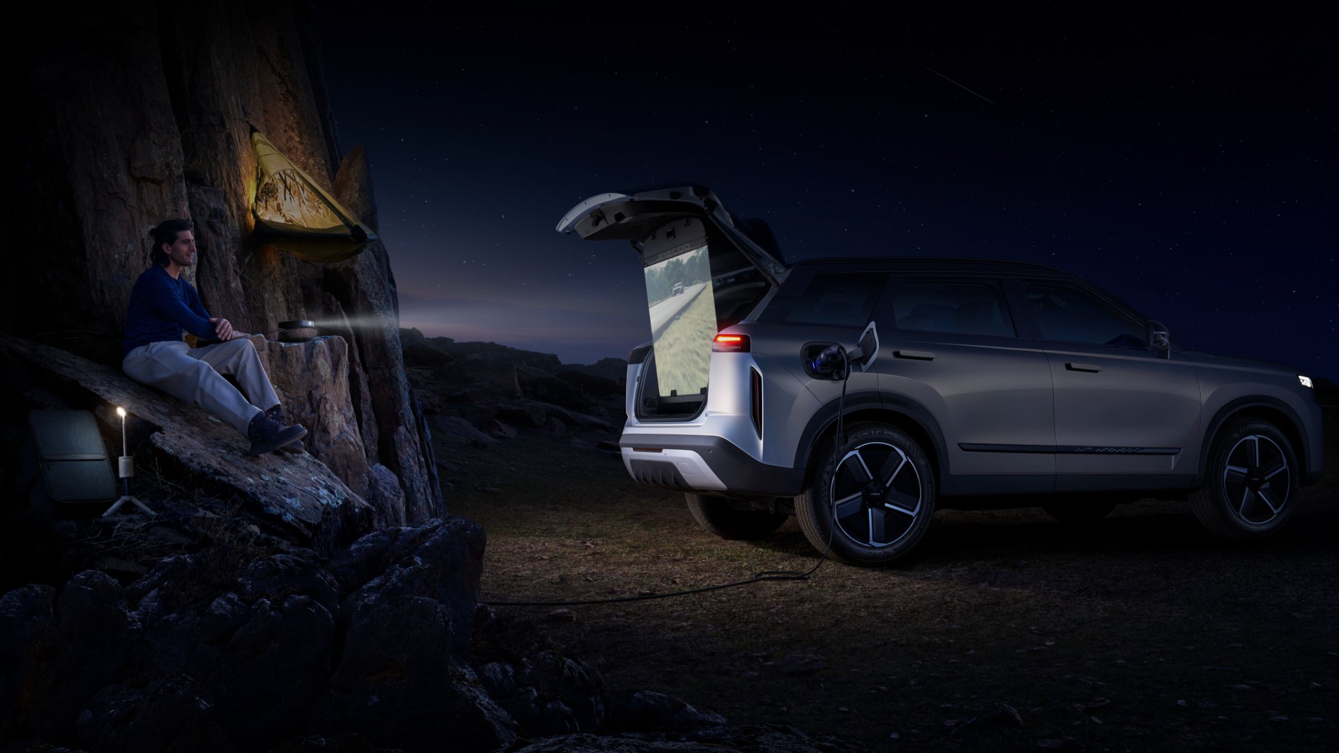 Pronta per la vita Outdoor. Equipaggiata da un telo che permette l’utilizzo di un proiettore durante i vostri viaggi.